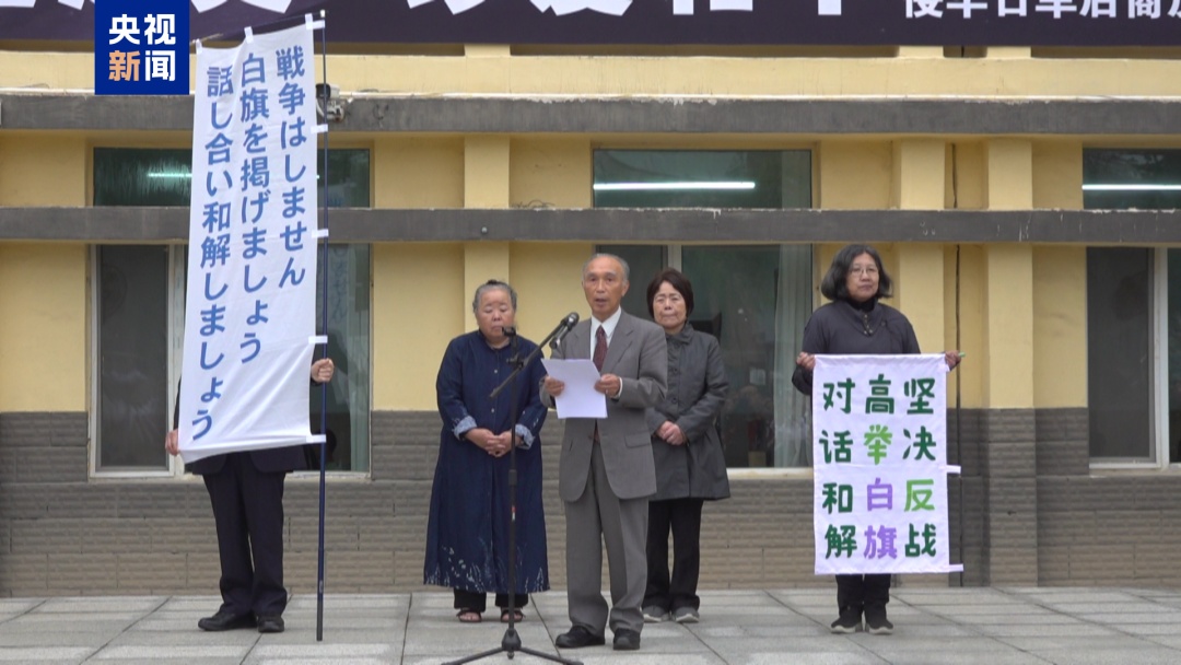 他跪地谢罪！当场落泪