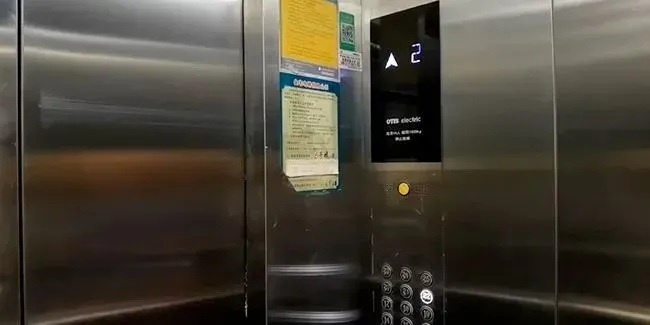 电梯连坠14层！记住这个“救命姿势”