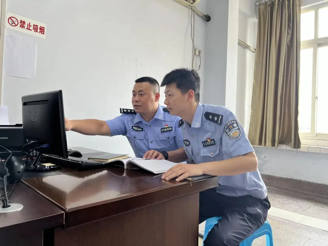 重庆警方出动,12人落网,涉案资金超2000万元 重庆警方出动,12人落网,涉案资金超2000万元