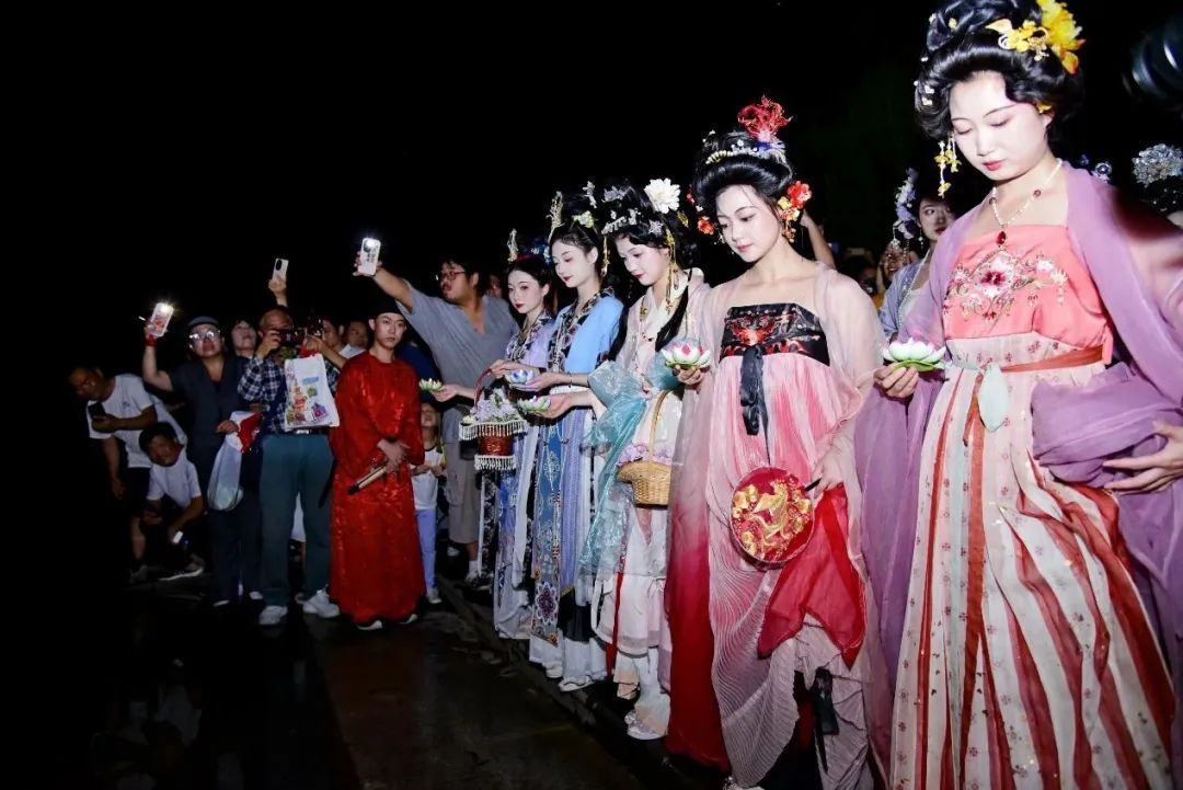 预警！大风！西安降雨时间...... “超级月亮”中秋将亮相！| 西安多景区最新活动→
