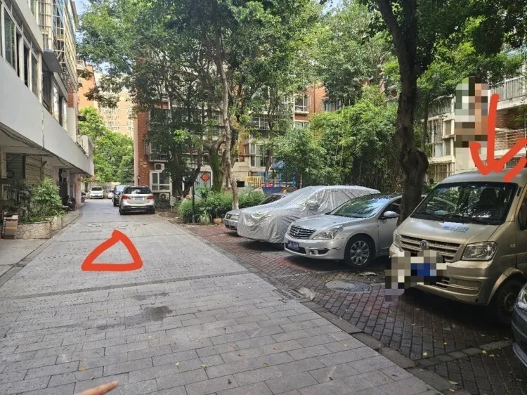 四川5岁女童小区玩耍被碾压身亡!司机被判全责,家属提出异议 四川5岁女童小区玩耍被碾压身亡!司机被判全责,家属提出异议