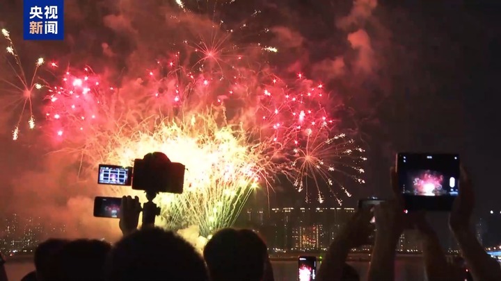澳门举办烟花汇演迎中秋贺“双庆”