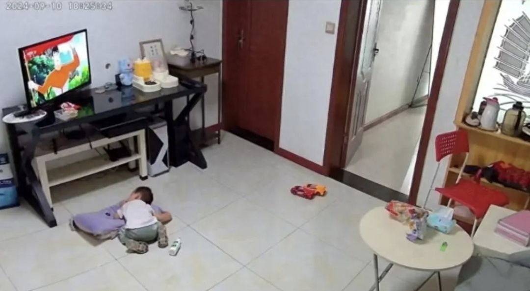 揪心!将1岁儿子锁家里的单亲妈妈拒绝妇联帮助,医生提醒 揪心!将1岁儿子锁家里的单亲妈妈拒绝妇联帮助,医生提醒