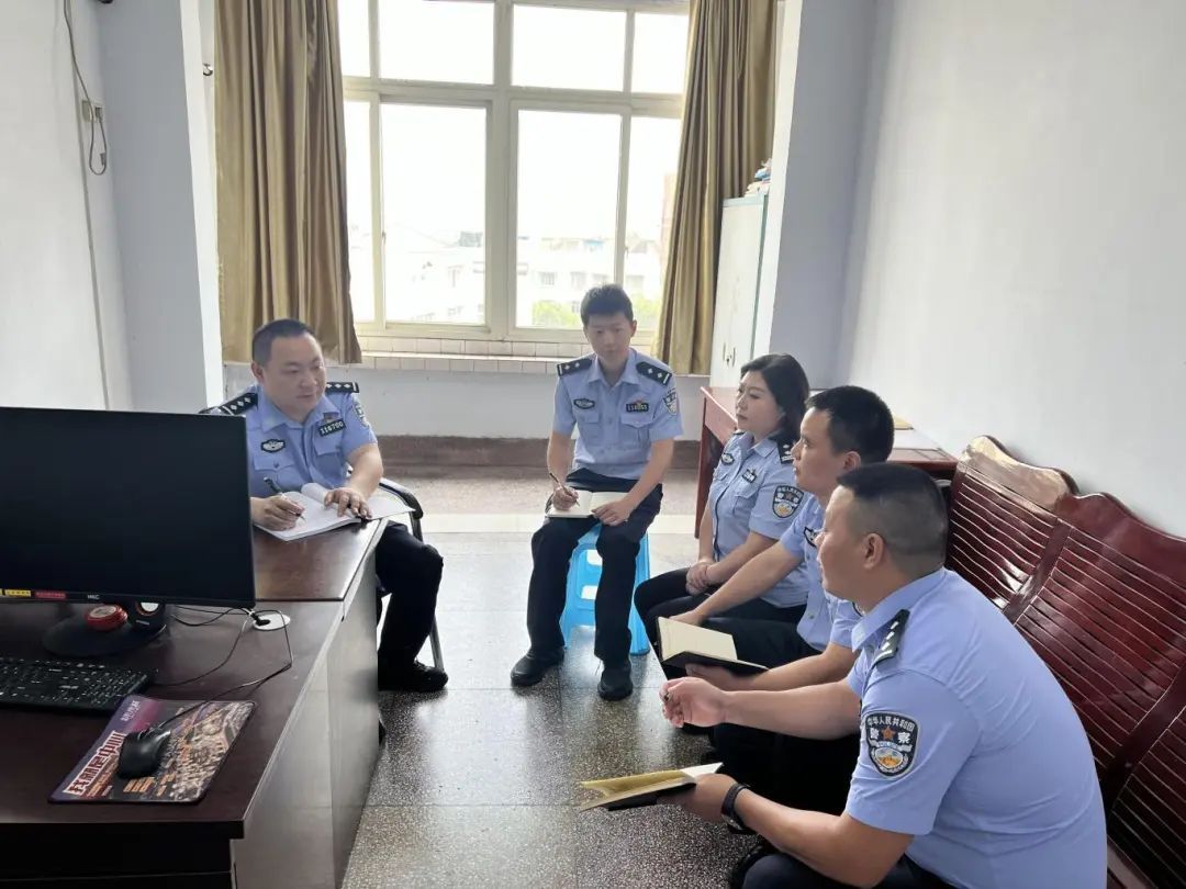 重庆警方出动,12人落网,涉案资金超2000万元 重庆警方出动,12人落网,涉案资金超2000万元