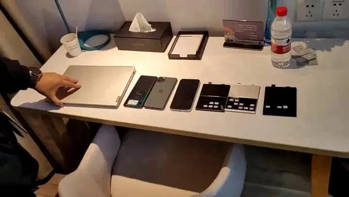 重庆警方出动,12人落网,涉案资金超2000万元 重庆警方出动,12人落网,涉案资金超2000万元