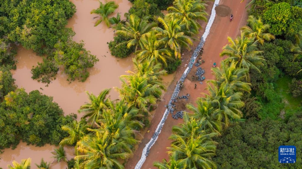 老挝万象:湄公河水位上升导致部分村庄被淹 老挝万象:湄公河水位上升导致部分村庄被淹