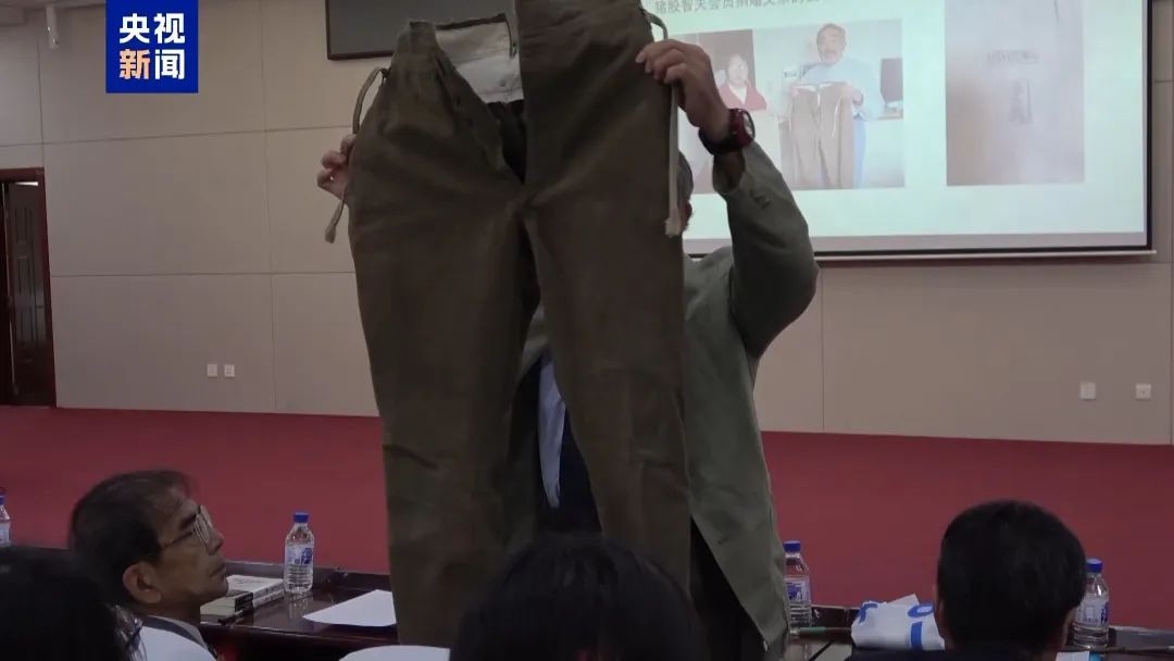 他跪地谢罪！当场落泪