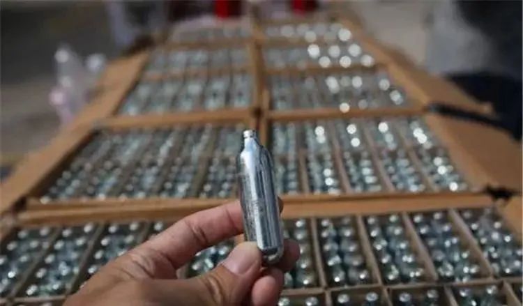 一次成瘾!17岁少女花10万元购买,这种“气体”很危险 一次成瘾!17岁少女花10万元购买,这种“气体”很危险