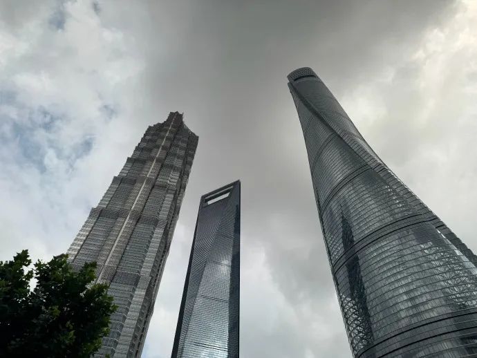 今晚8点后上海两大机场所有航班取消,上海台风预警升级为橙色!再提醒:非必要不外出 今晚8点后上海两大机场所有航班取消,上海台风预警升级为橙色!再提醒:非必要不外出