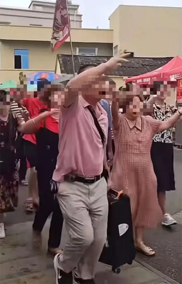 全红婵家上空出现无人机拍摄,当地警方回应 全红婵家上空出现无人机拍摄,当地警方回应