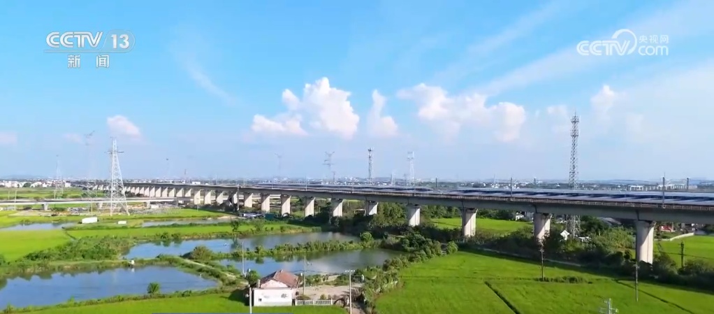 全国铁路迎来出行客流高峰 假期首日预计发送旅客1680万人次