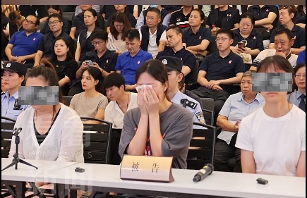 上海4名全职“宝妈”参与诈骗，现场落泪：“孩子不能没妈妈……”