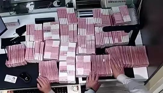 女子去银行取100万元“彩礼”,没想到...... 女子去银行取100万元“彩礼”,没想到......