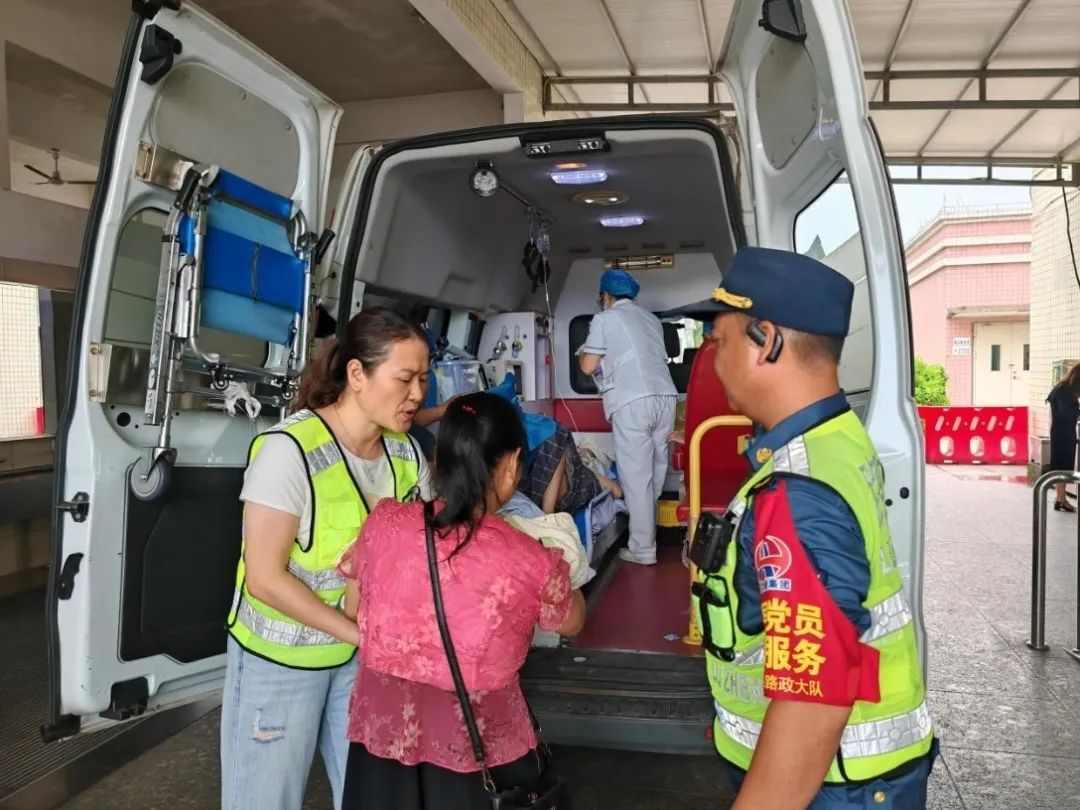 是个小“靓仔”!孕妇在高速服务区突然临盆,这场“生命接力”惊险又暖心