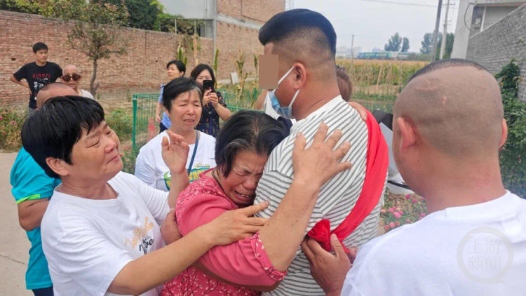 他3岁时家门口失踪，34年后与母亲中秋团圆