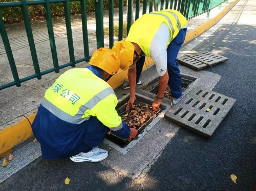“贝碧嘉”成为75年来登陆上海最强台风！下午进入江苏！严阵以待，守护平安！