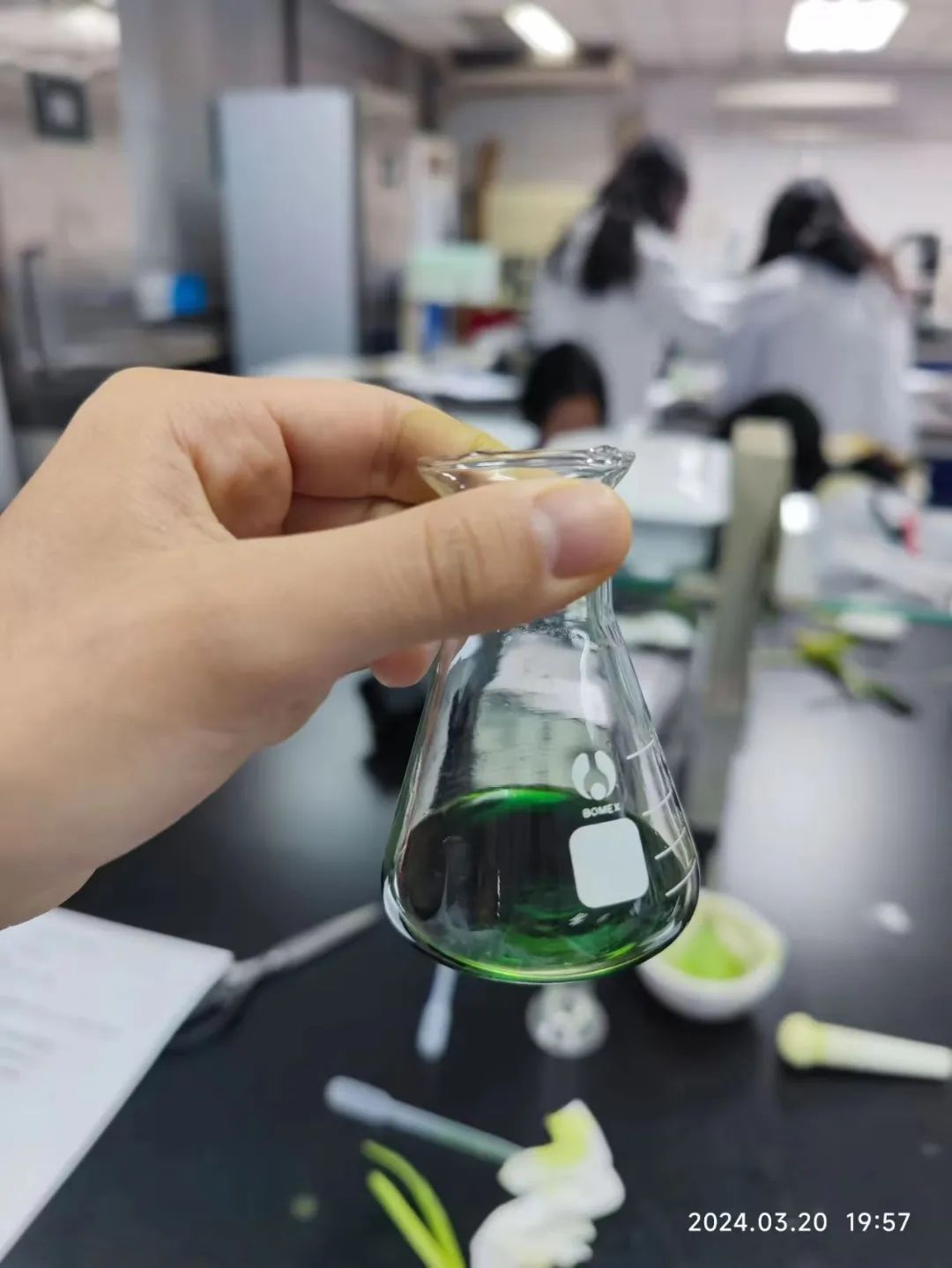 实验室里做月饼?!“报告!羡慕的泪水从嘴角流了出来……” 实验室里做月饼?!“报告!羡慕的泪水从嘴角流了出来……”