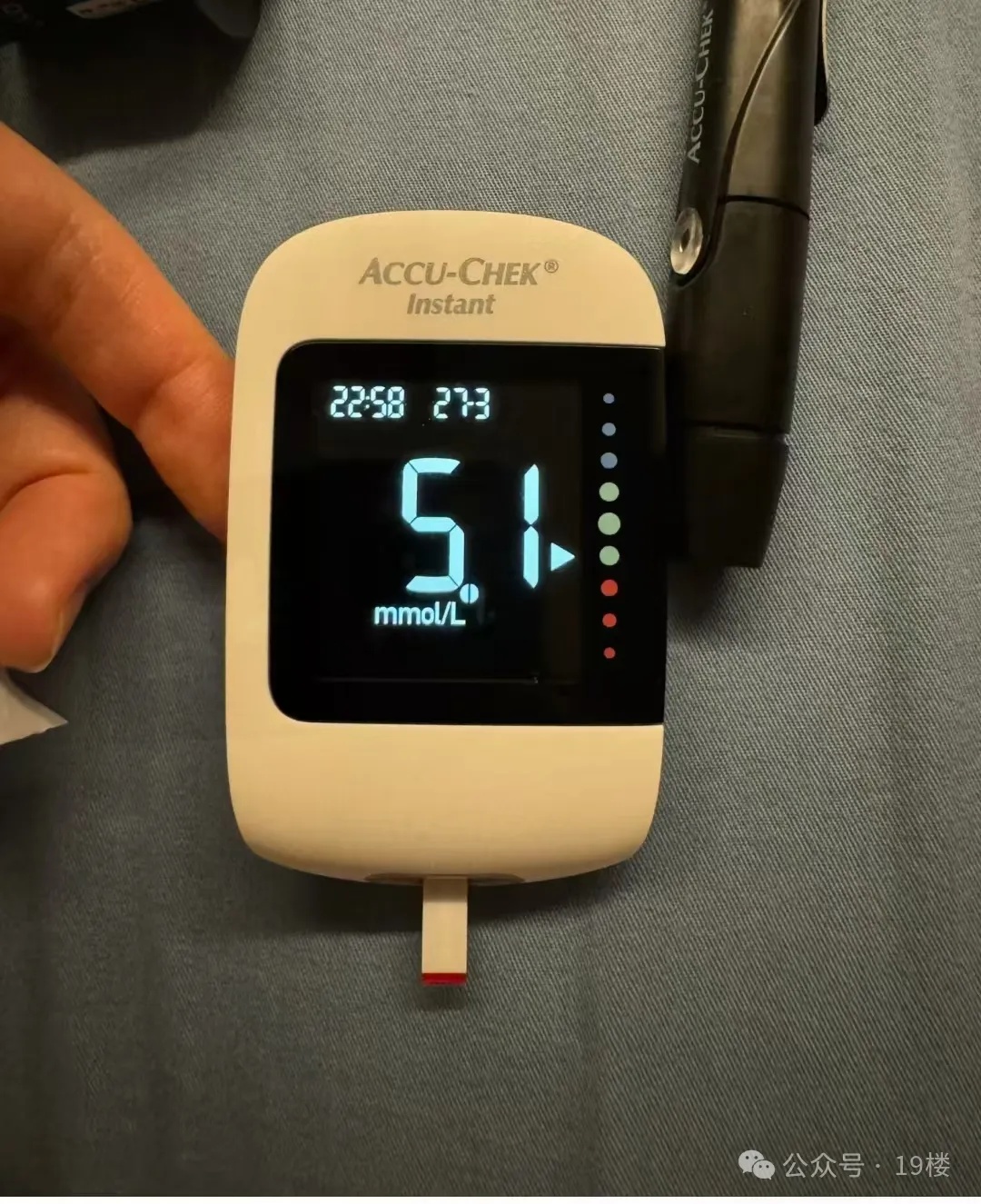 手上扎了200多针，每天吃饭提心吊胆，23岁女生确诊“老年病”……