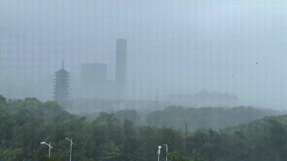台风“贝碧嘉”中心移至江苏，上海两大机场恢复通行，苏州出现破纪录13级大风