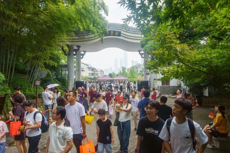 中秋假期首日，湖南省全域客流836.70万人次