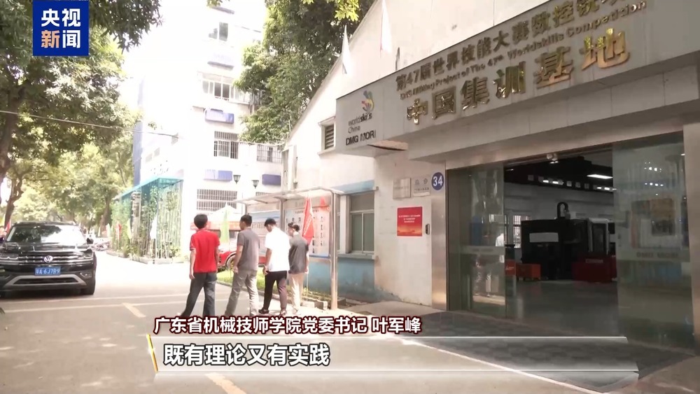 冠军小将龙伟杰和0.02毫米较上了劲 冠军小将龙伟杰和0.02毫米较上了劲