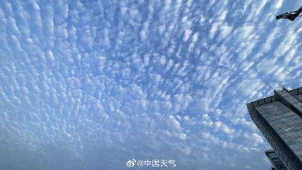 好看！中秋节北京天空现大片鱼鳞云