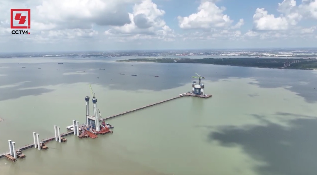 记者手记:“搭积木” “挖深井” 最大跨度悬索桥是这样建起来的! 记者手记:“搭积木” “挖深井” 最大跨度悬索桥是这样建起来的!