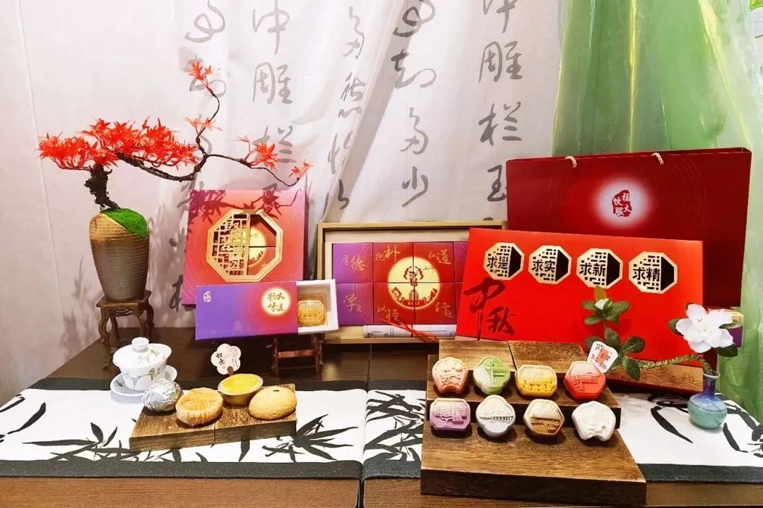 大学专属月饼来了！“我不挑，真不挑，一个味来一个就行！”