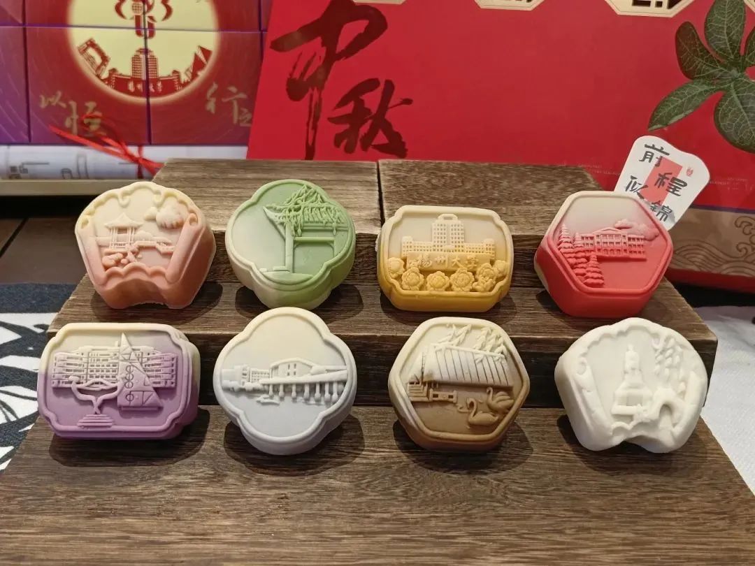 大学专属月饼来了！“我不挑，真不挑，一个味来一个就行！”