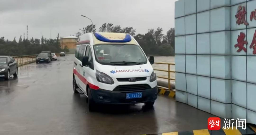 江心洲老人突发疾病，镇江急救“贝碧嘉”中驰援