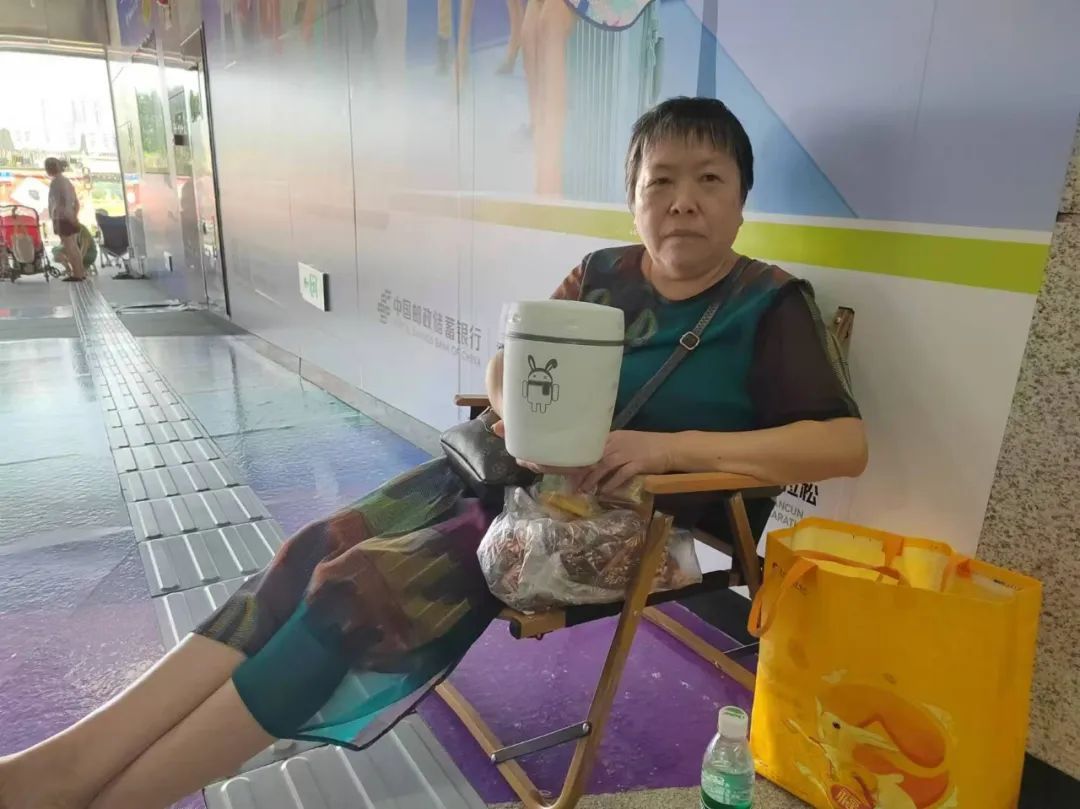 重庆“最凉快地铁口”在哪？市民乘凉盖毛毯