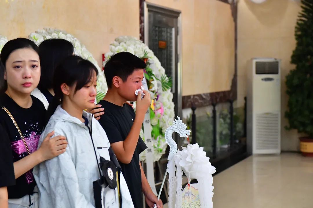 战友走好!送别全国公安系统二级英雄模范许喆 战友走好!送别全国公安系统二级英雄模范许喆