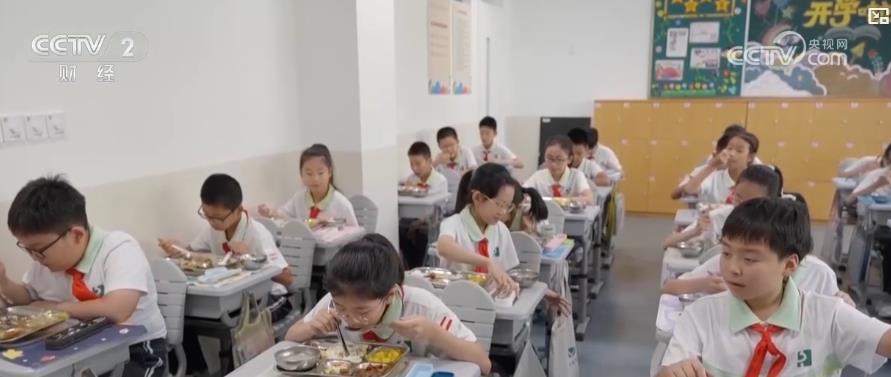 “光盘”变多了！上海中小学试点选餐制 满足学生个性化需求