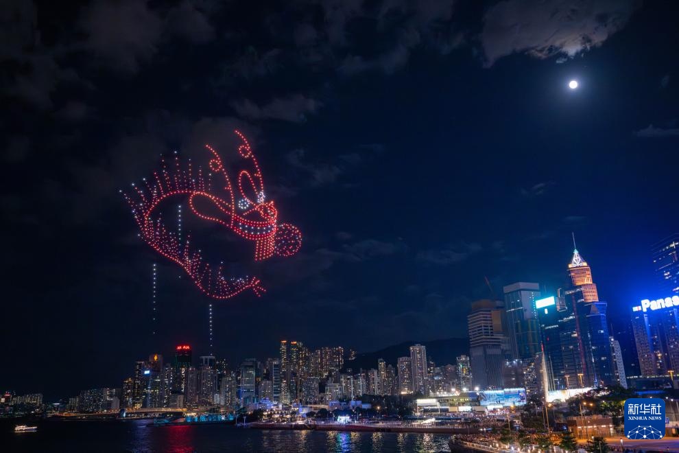 香港举行无人机表演庆祝中秋佳节