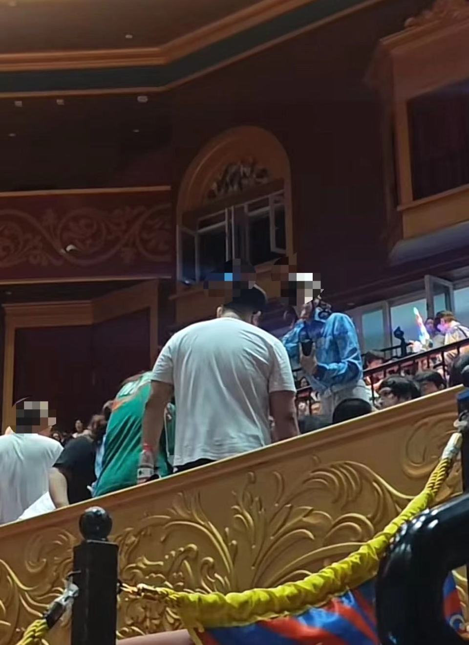 上海海昌海洋公园演出现场观众席多名女子推搡扭打?园区回应 上海海昌海洋公园演出现场观众席多名女子推搡扭打?园区回应