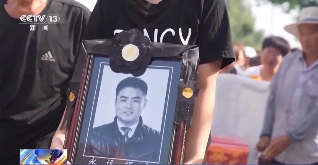 栾留伟,烈士! 栾留伟,烈士!