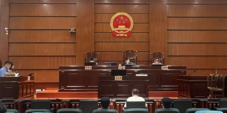 益阳男子KTV包厢内容留未成年人吸毒！被判有期徒刑6个月，处罚金五千元