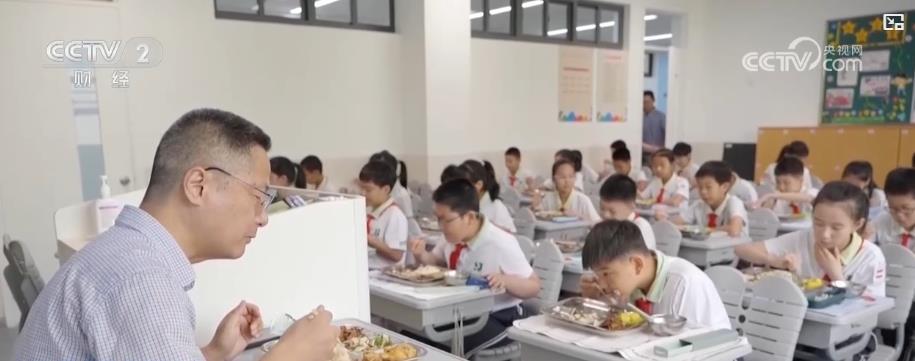 “光盘”变多了！上海中小学试点选餐制 满足学生个性化需求