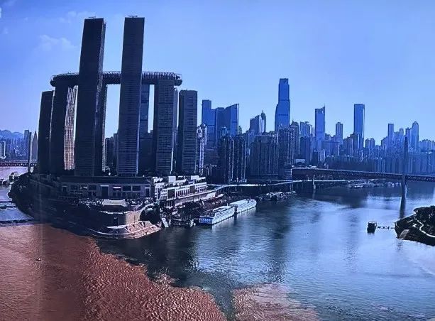 重庆又现特色“鸳鸯锅”，但…互换位置了？