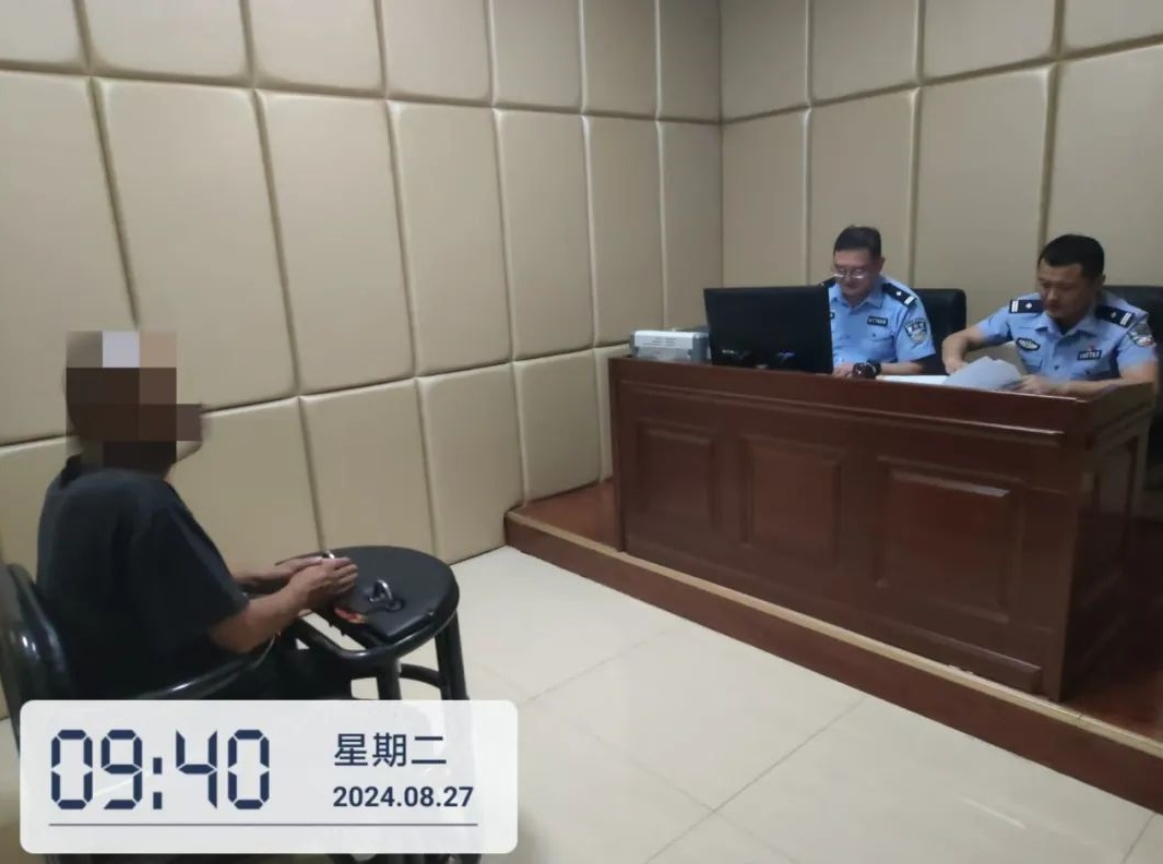 “看守所里有谁在啊!你偏要去!” “看守所里有谁在啊!你偏要去!”