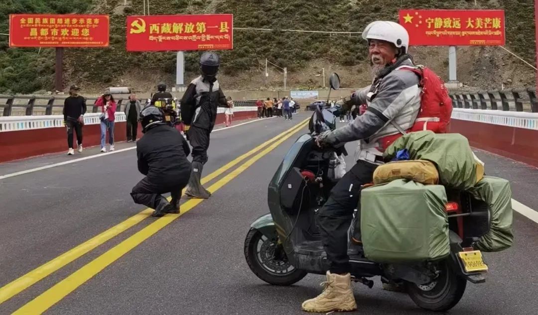 40天5000公里 !大爷骑着“小电驴”去拉萨 40天5000公里 !大爷骑着“小电驴”去拉萨
