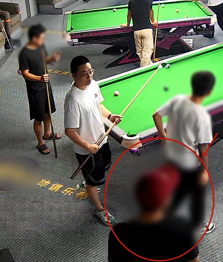 就一眼，辅警又立功了！