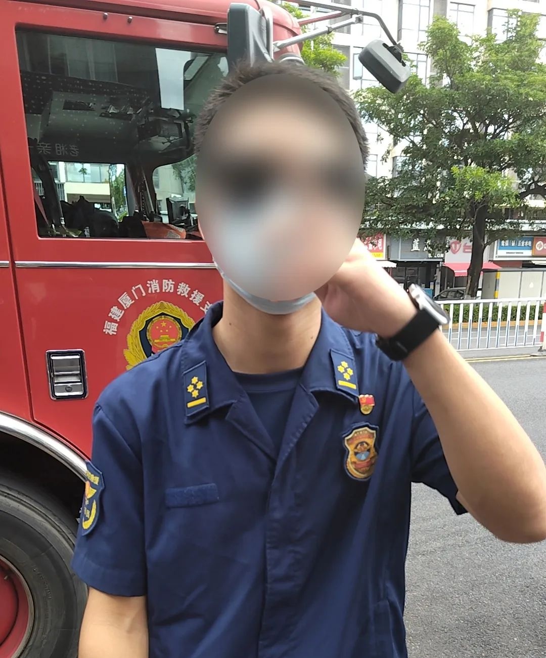 这个“一杠四星消防员”被警察刑拘