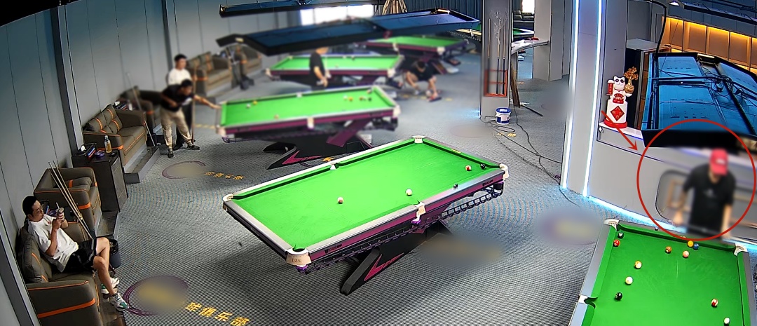 就一眼，辅警又立功了！