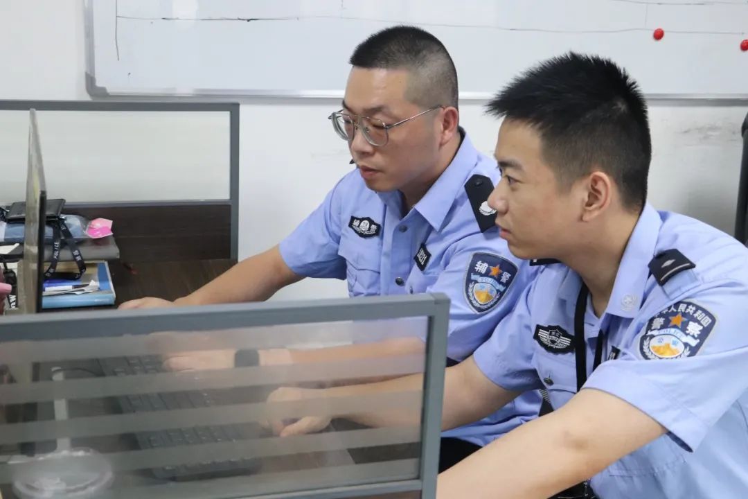 就一眼，辅警又立功了！