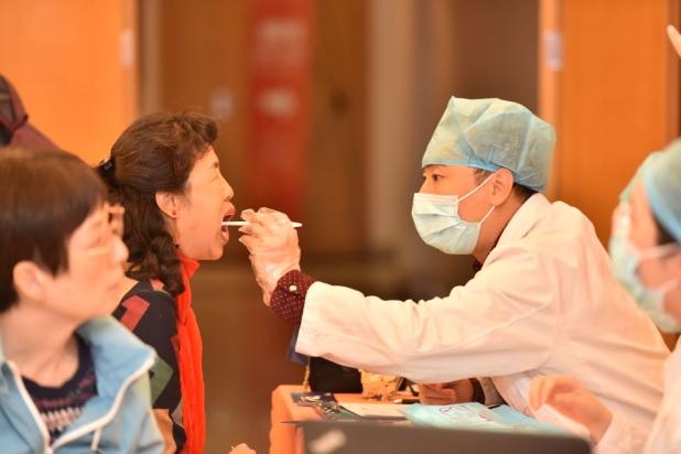 牙龈无缘无故总出血，要警惕这几种疾病！