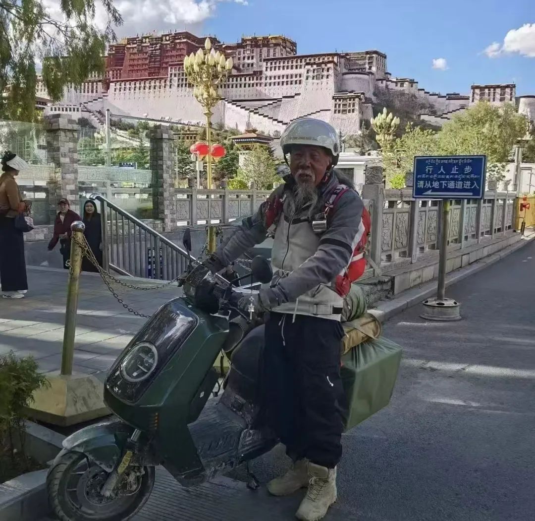 40天5000公里 !大爷骑着“小电驴”去拉萨 40天5000公里 !大爷骑着“小电驴”去拉萨