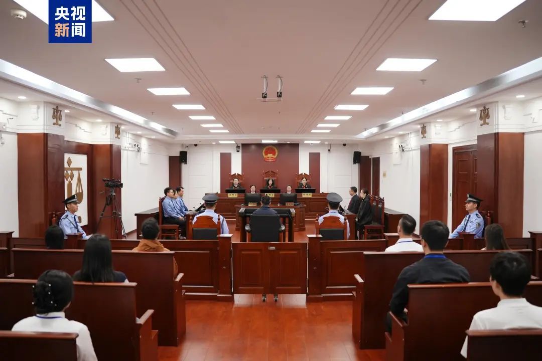 “油老虎”徐文荣,判了! “油老虎”徐文荣,判了!