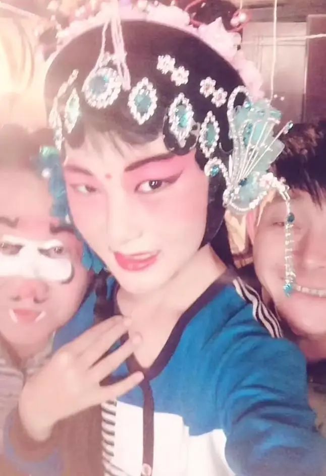 各地都在办“村晚”,这位00后“帅气男大”申请出战了,了解后才知道不得了...... 各地都在办“村晚”,这位00后“帅气男大”申请出战了,了解后才知道不得了......