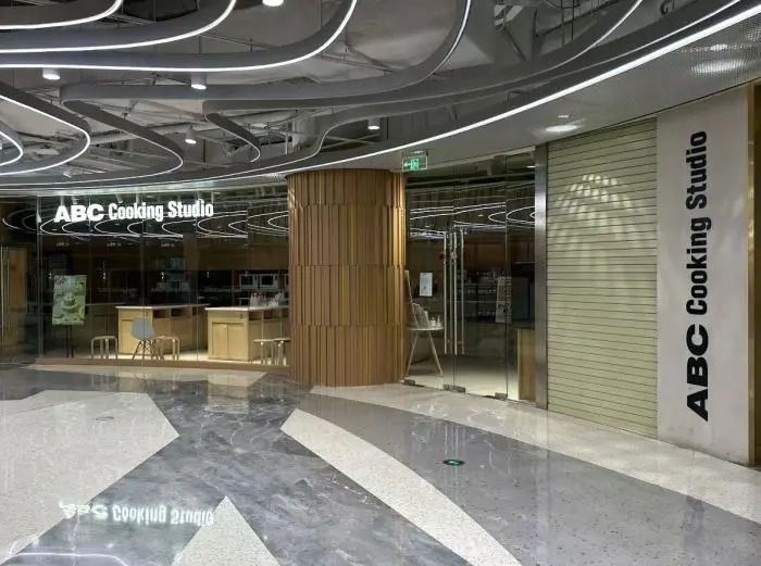 在上海开出首店的网红烘焙工作室关停后突然启动退款,坏消息:有的只退10%…… 在上海开出首店的网红烘焙工作室关停后突然启动退款,坏消息:有的只退10%……